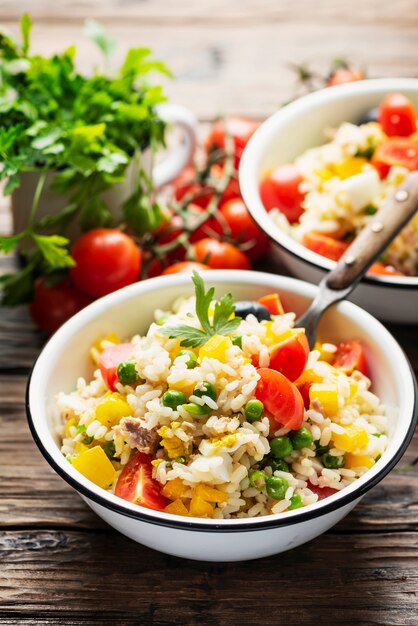 Ensalada fría de verano con arroz