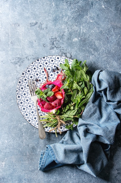 Ensalada De Fruta De Dragón