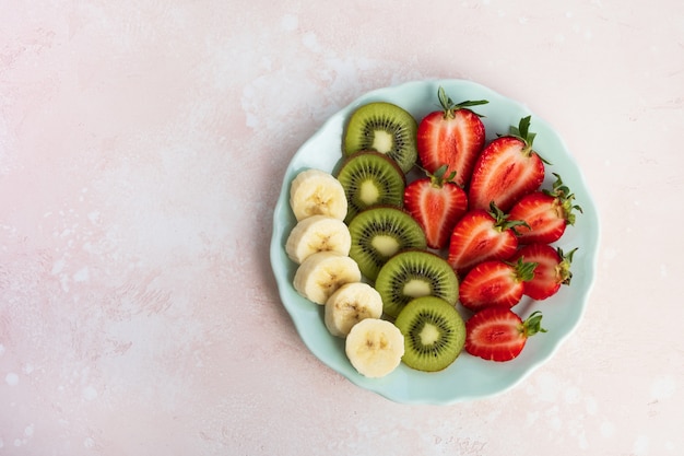 Ensalada de fruta fresca en placa