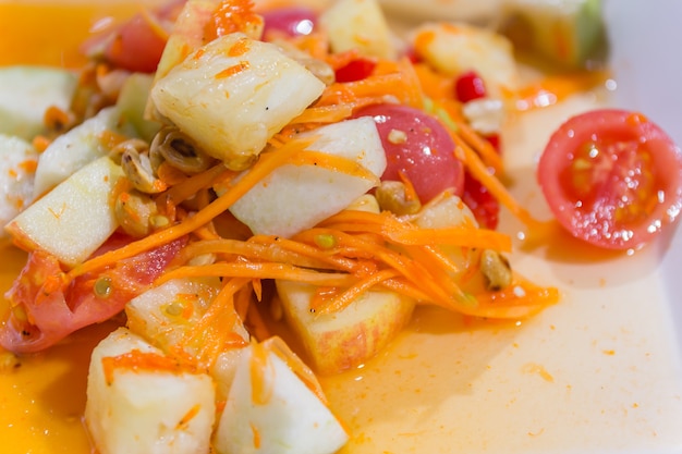 Ensalada de fruta picante comida tailandesa