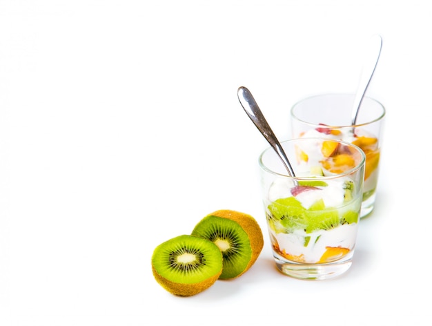 Ensalada de fruta saludable con yogur