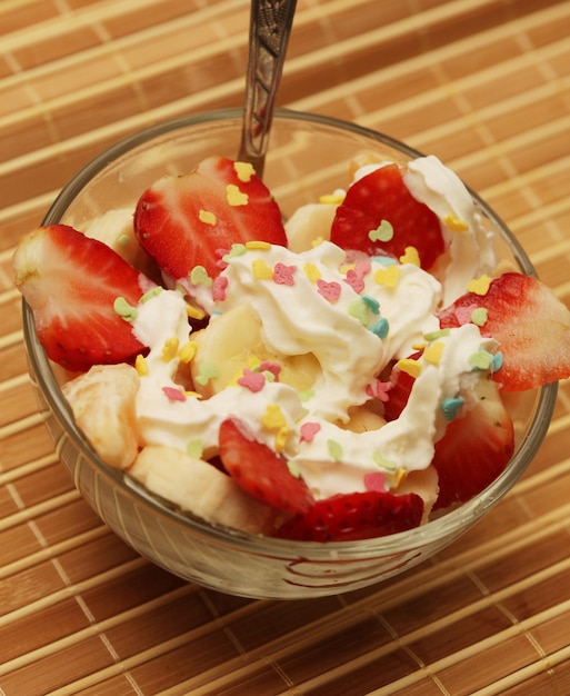 Ensalada de frutas con crema