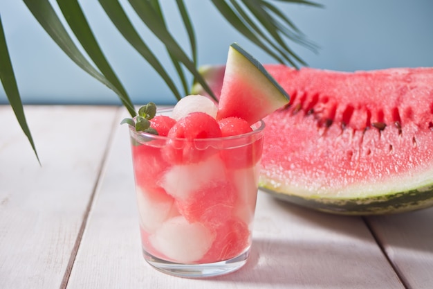 Ensalada De Frutas Con Melón Y Bolas De Sandía En Vaso