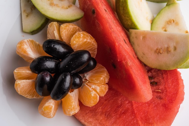 Ensalada de frutas o frutas cortadas desayuno dietético saludable