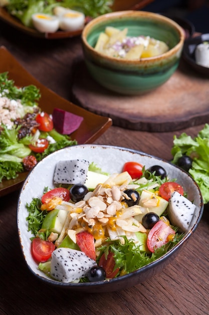 Ensalada de frutas en el tazón