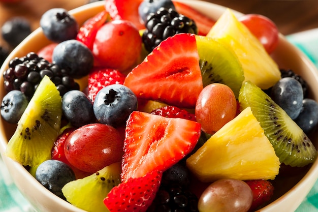 Foto ensalada de frutas en un tazón