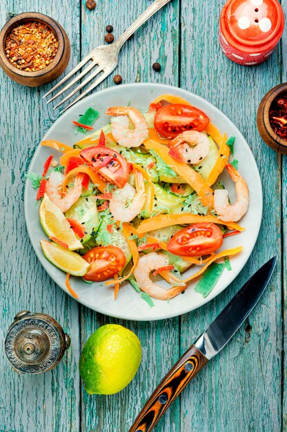 Ensalada de gambas y verduras