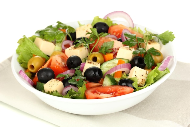 Ensalada griega en plato de cerca