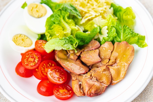 ensalada de hígado de pollo tomate hoja verde lechuga huevo hervido farfalle pasta ensalada de pasta lista para comer