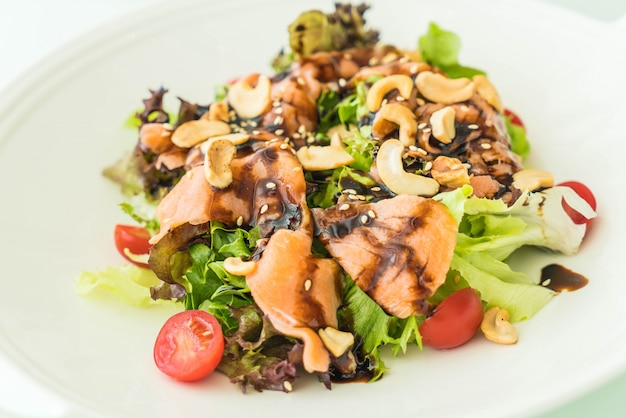 ensalada con humo salmón