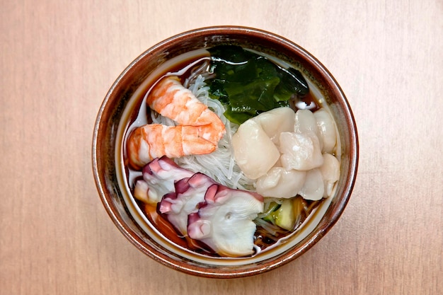 Ensalada japonesa sunomono comida japonesa mixta sopa caldo gastronomía vista de cerca