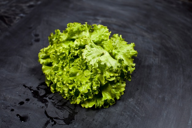 Foto ensalada de lechuga ecológica verde.