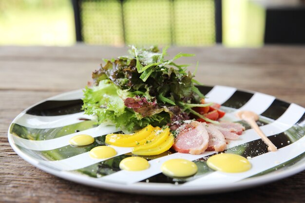 Ensalada de magret de pato ahumado