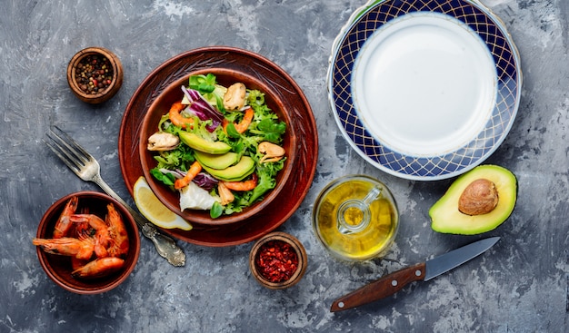 Ensalada de mariscos con langostinos