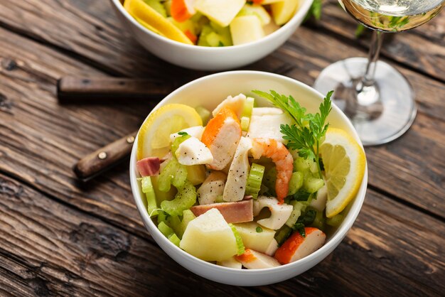 Ensalada de mariscos, papa y apio