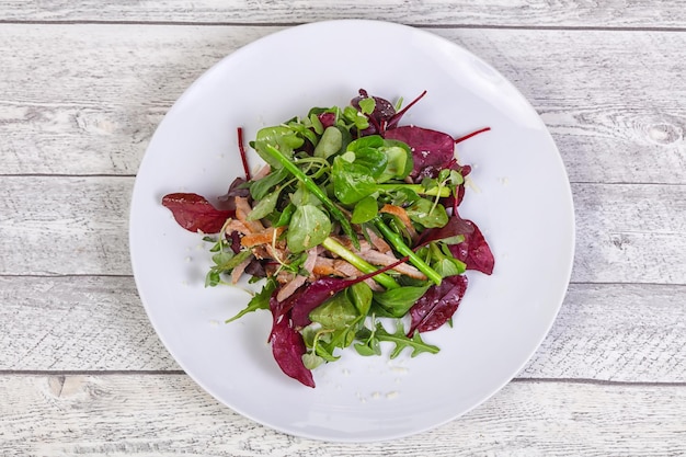 Ensalada mixta con carne y espárragos