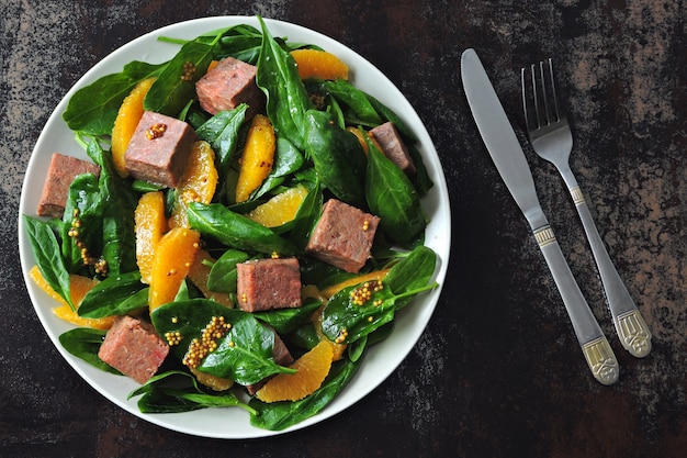 Ensalada de Naranja con Espinacas y Salmón