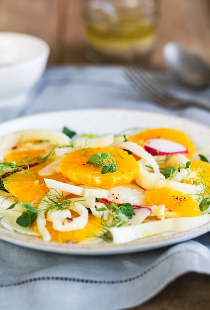 Ensalada de naranja con hinojo y rábano a la vinagreta