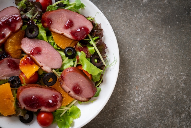 ensalada de pechuga de pato a la parrilla