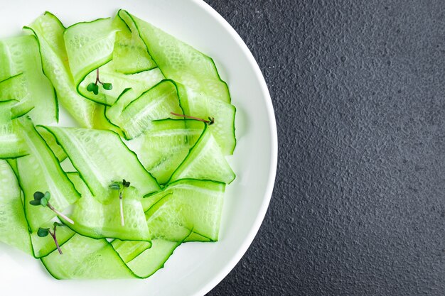 ensalada de pepino rebanada fresca comida vegetal bocadillo en la mesa espacio de copia fondo de comida dieta rústica