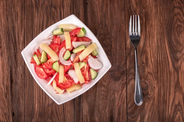 Foto ensalada con pepinos y tomates