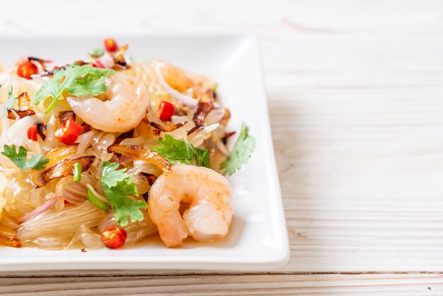 Ensalada picante de pamelo con gambas o langostinos