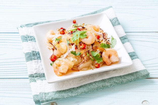 Ensalada picante de pamelo con gambas o langostinos