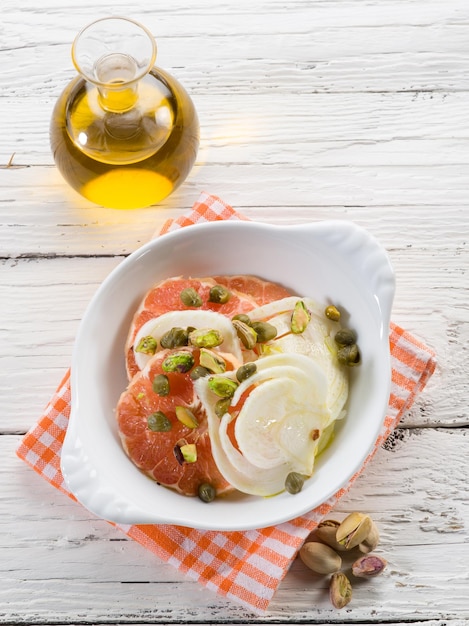 Ensalada con pomelo, hinojo y pistachos