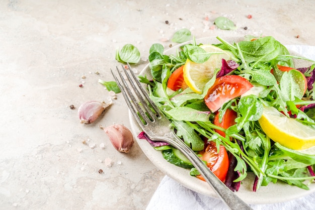 Ensalada de primavera con verduras