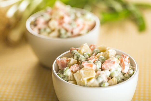 Ensalada primer plano frío verde guisante blanco