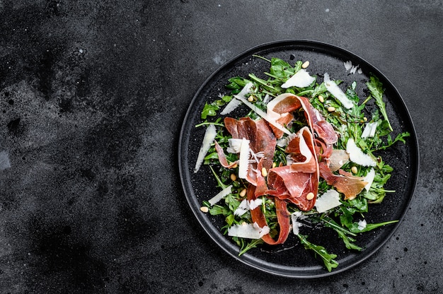 Ensalada de prosciutto, rúcula y parmesano