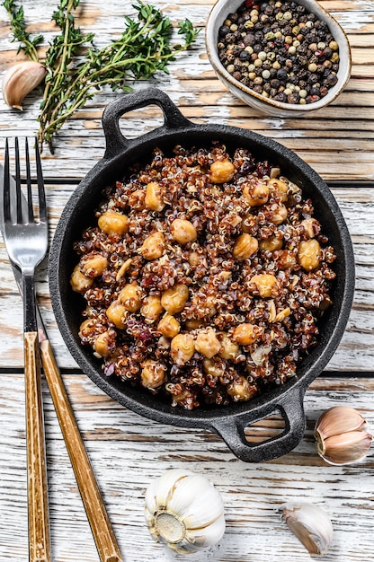 Ensalada de quinua con garbanzos y tomillo