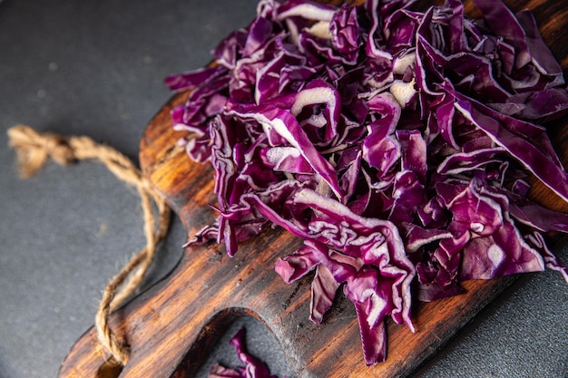 Ensalada de repollo morado Plato de verduras Comida saludable Comida Merienda en la mesa Espacio de copia Fondo de alimentos