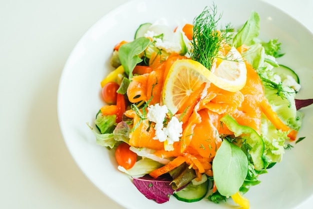 Ensalada de salmón ahumado