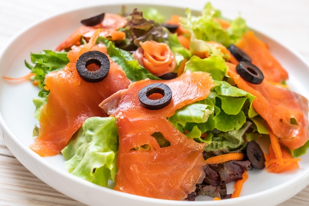 ensalada de salmón ahumado