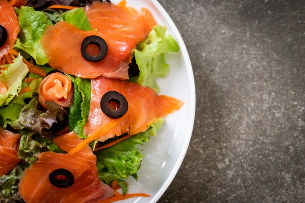 ensalada de salmón ahumado