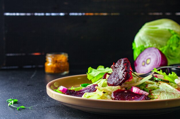 ensalada saludable rodajas de remolacha