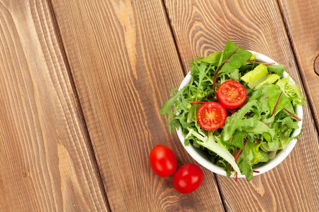 Foto ensalada saludable con tomates