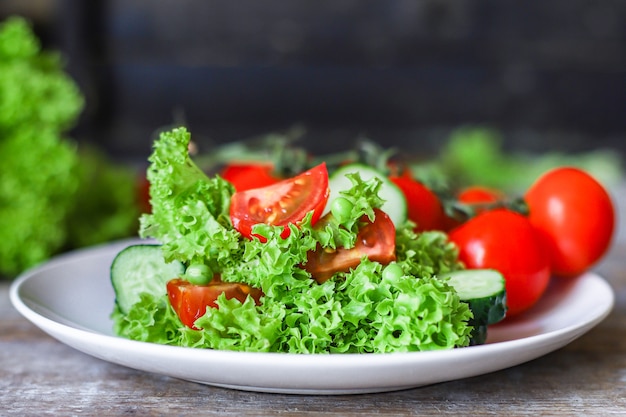 Ensalada saludable verduras mezcla de hojas