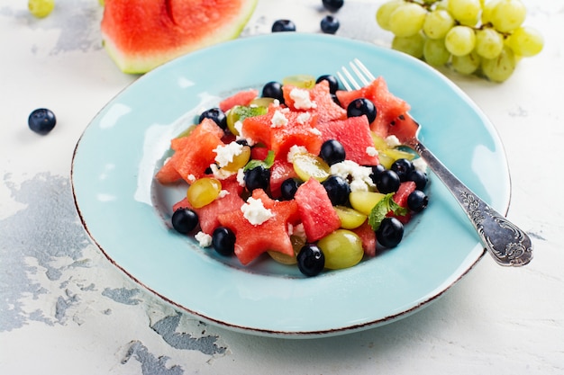 Ensalada de sandía fresca con queso feta