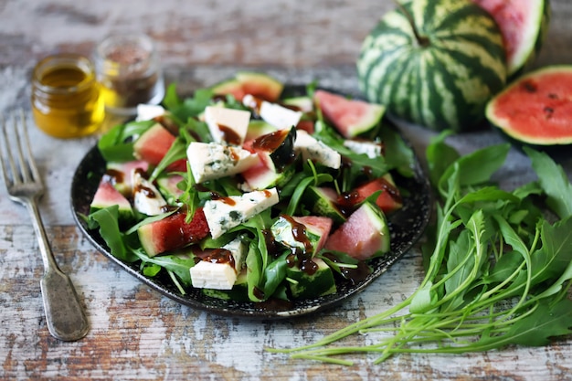 Ensalada de sandía, rúcula y queso blanco