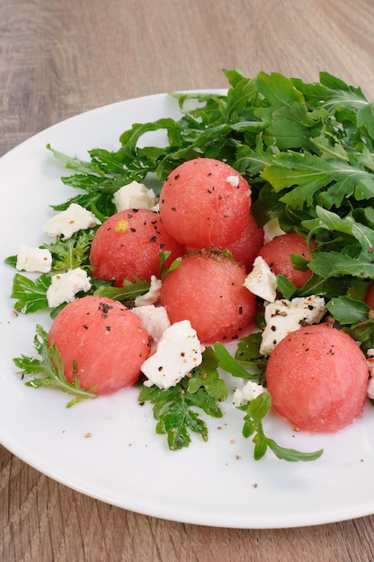 Ensalada de sandía con rúcula y queso feta