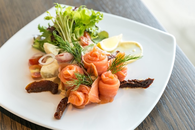 Ensalada De Sashimi De Salmón