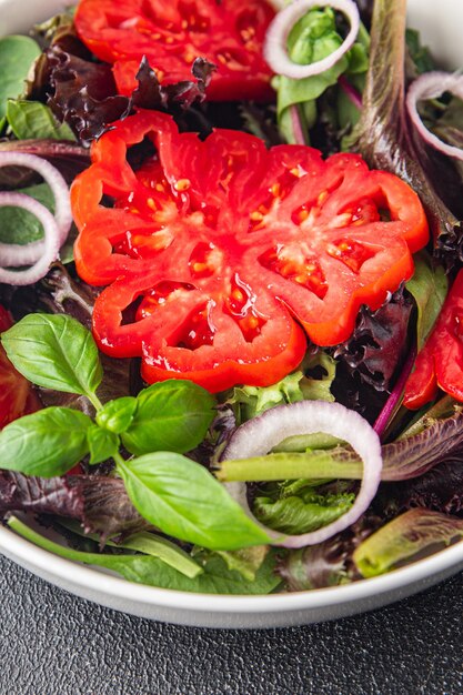 ensalada de tomate lechuga vegetal plato fresco comida saludable comida merienda dieta en la mesa espacio de copia comida