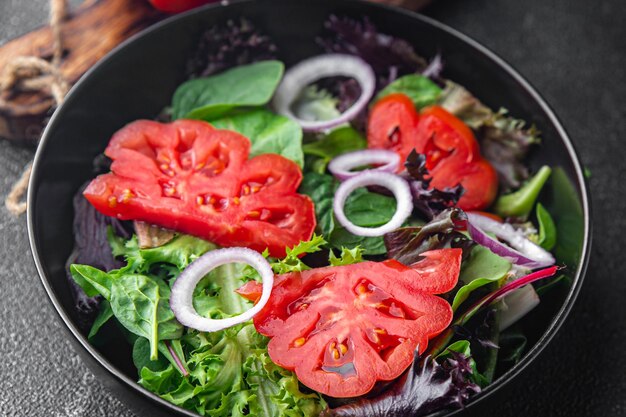 Ensalada tomate vegetal plato fresco comida saludable comida bocadillo en la mesa espacio de copia fondo de alimentos