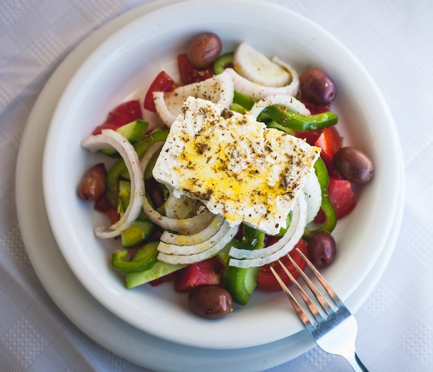 Ensalada de vegetales con queso