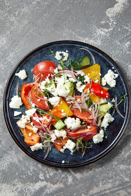 Ensalada de vegetales con queso