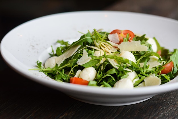 Ensalada de vegetales saludables para el almuerzo