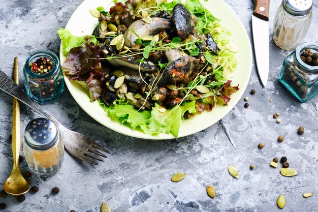 Ensalada vegetariana con champiñones