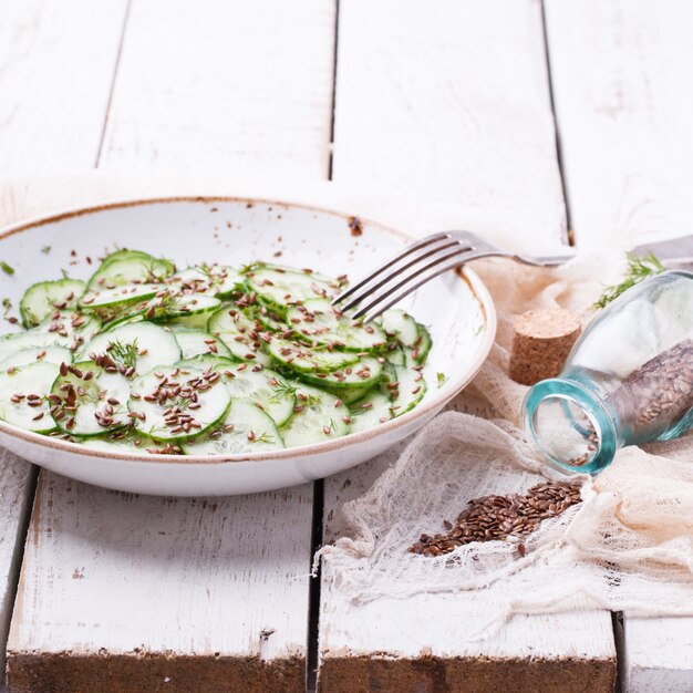 Ensalada De Verano Pepino Con Semillas De Lino